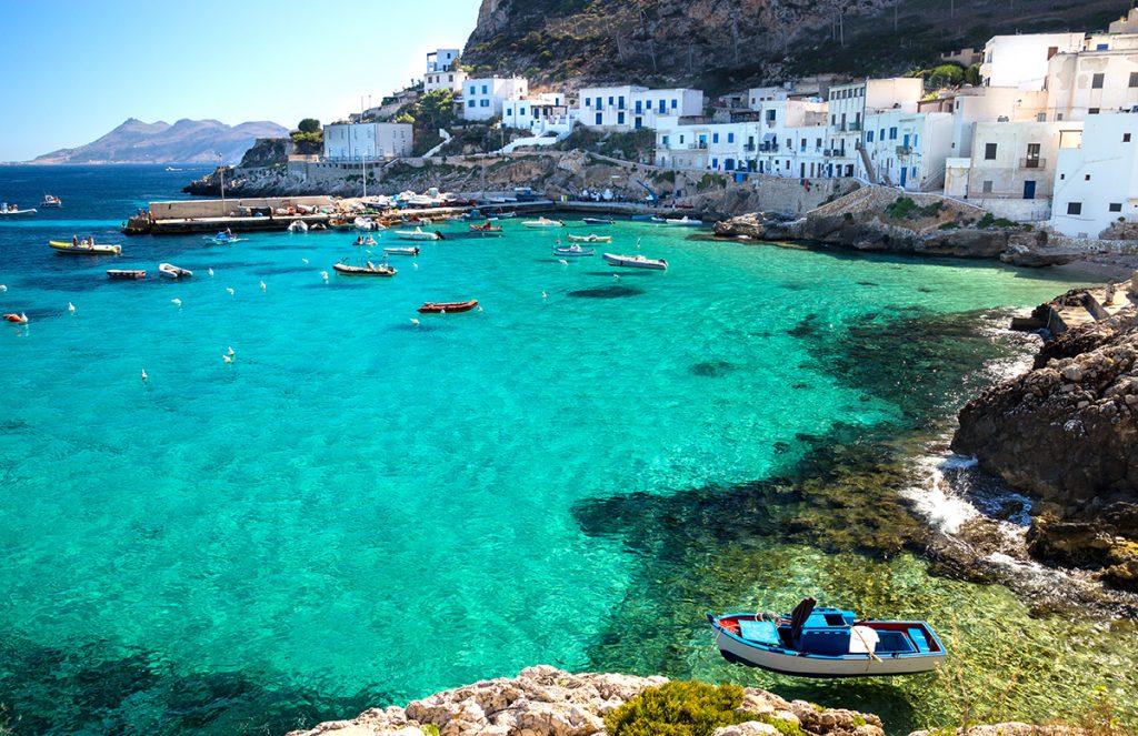 L’acqua cristallina e i bellissimi paesaggi della Sicilia