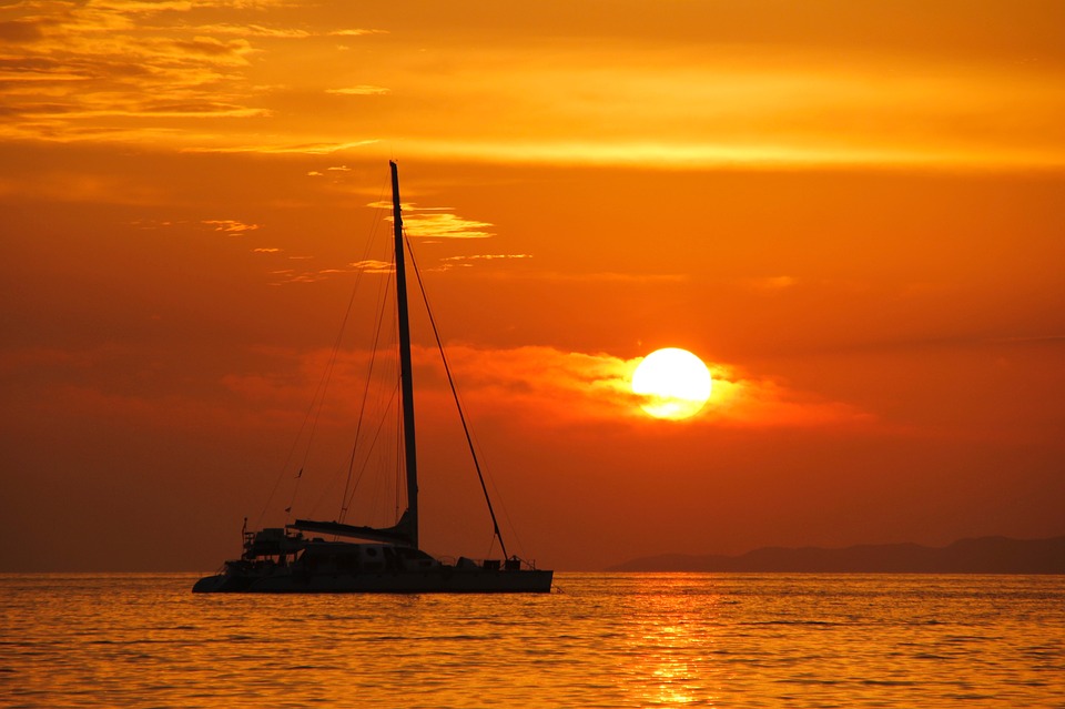 Che ne dici di un giro in barca a vela?